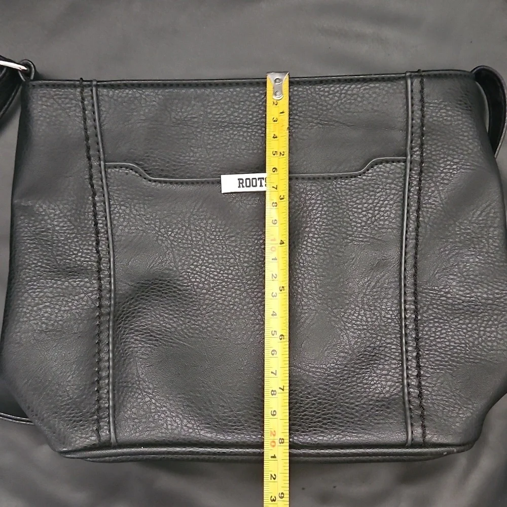 Roots 100%Black Pebbled Leather Adjustable Strap Crossbody Stainless HardwareBag - Picture 8 of 10